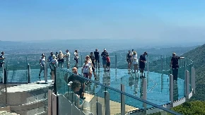 Pogled nam je nestvaran, a vidikovac savršen: Kablar Skywalk oduševio Srbiju, prvog vikenda obišlo ga preko 3.000 ljudi 