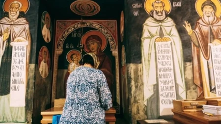 Sutra je praznik USPENJA SVETE ANE, majke Presvete Bogorodice: Žene OBAVEZNO POSTE, a one koje se mole za potomstvo obraćaju joj se OVIM REČIMA