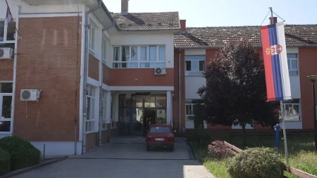 Ovo se ranije nije dešavalo - samo jedno odeljenje prvaka selo u klupe u najpoznatijoj seoskoj školi u Srbiji: Nekada je u Slatini bilo mnogo više đaka