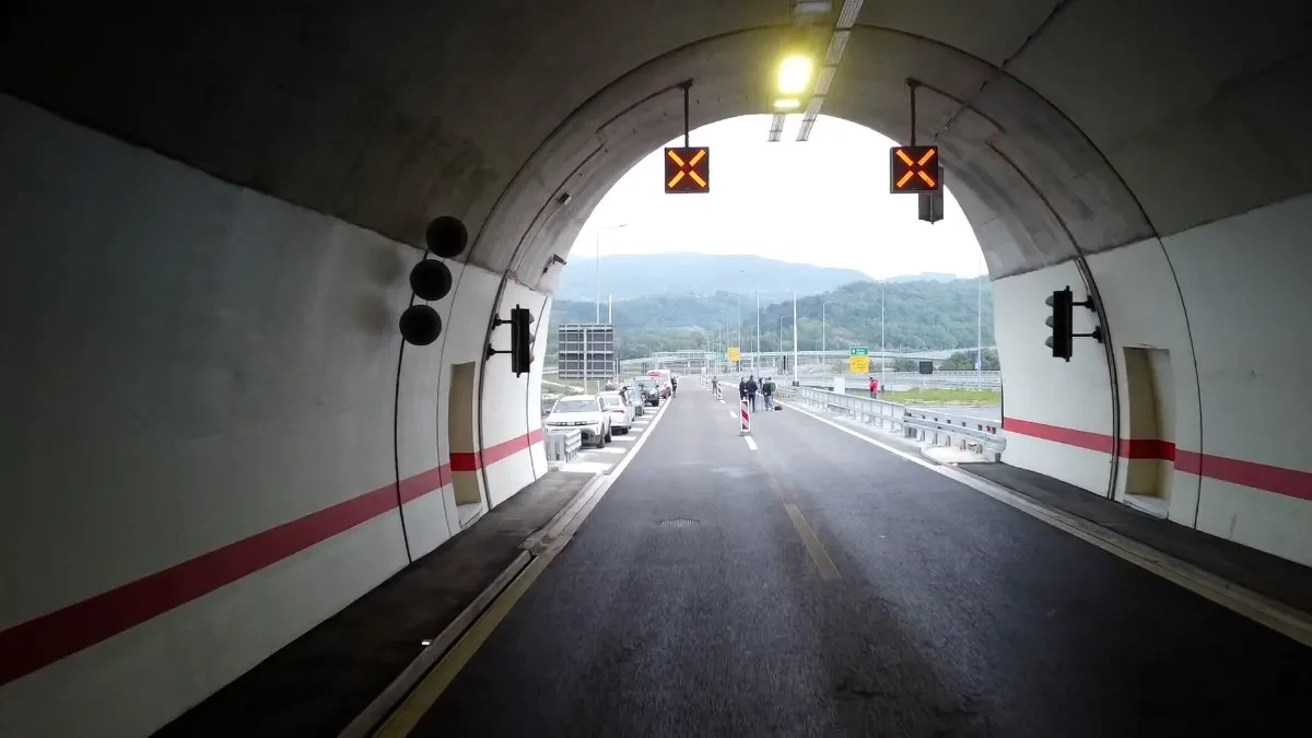 Vozači oprez, ako se krećete ovom deonicom: Izvode se radovi u tunelu Laz, za saobraćaj zabranjena leva tunelska cev