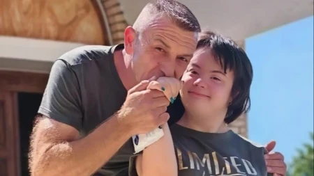 Slaviša je samohrani otac heroj: Ćerkicu Anju sa Daunovim sindromom ni za živu glavu nije dao u dom - danas je ona srećna i nasmejana devojka 