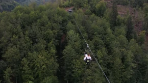 Neverovatna turistička atrakcija, a sve je počelo od jedne sajle: Zlatiborski zipline u selu Ljubiš najduži u regionu - upravo ovako izgleda spust
