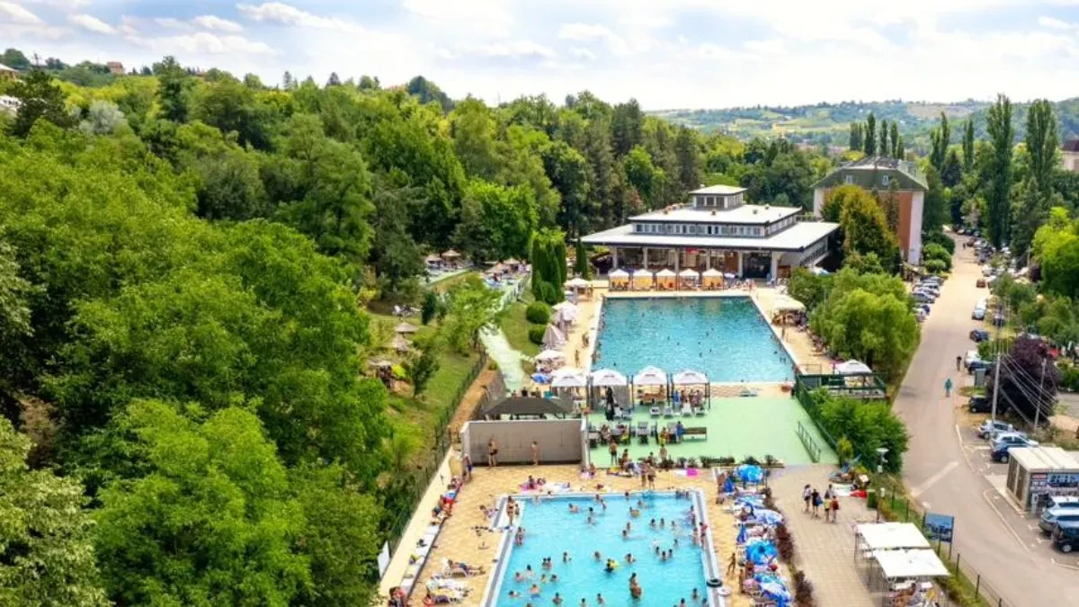 Ovo je srpsko mesto sa najviše sunčanih sati u godini, obožavaju ga stranci: Lekovita banja Vrdnik obara rekorde posećenosti - ovog leta tražio se krevet više