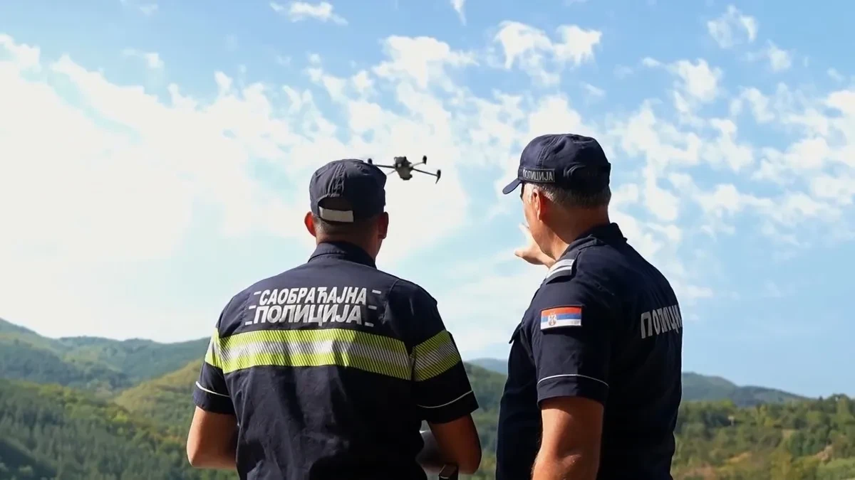 Dronovi stižu na puteve širom Srbije: Policija će iz vazduha otkrivati opasne vozače, obučeno prvih 15 službenika 