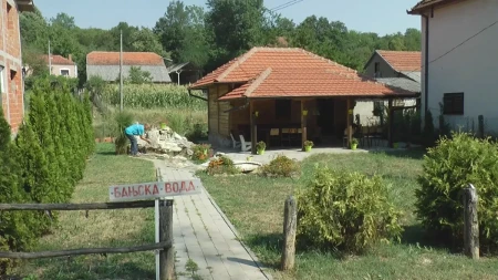 Zašto sve više starijih ljudi ide u banju podno Jelice? Skriveno blago krije lekovitu vodu posebnu u Evropi